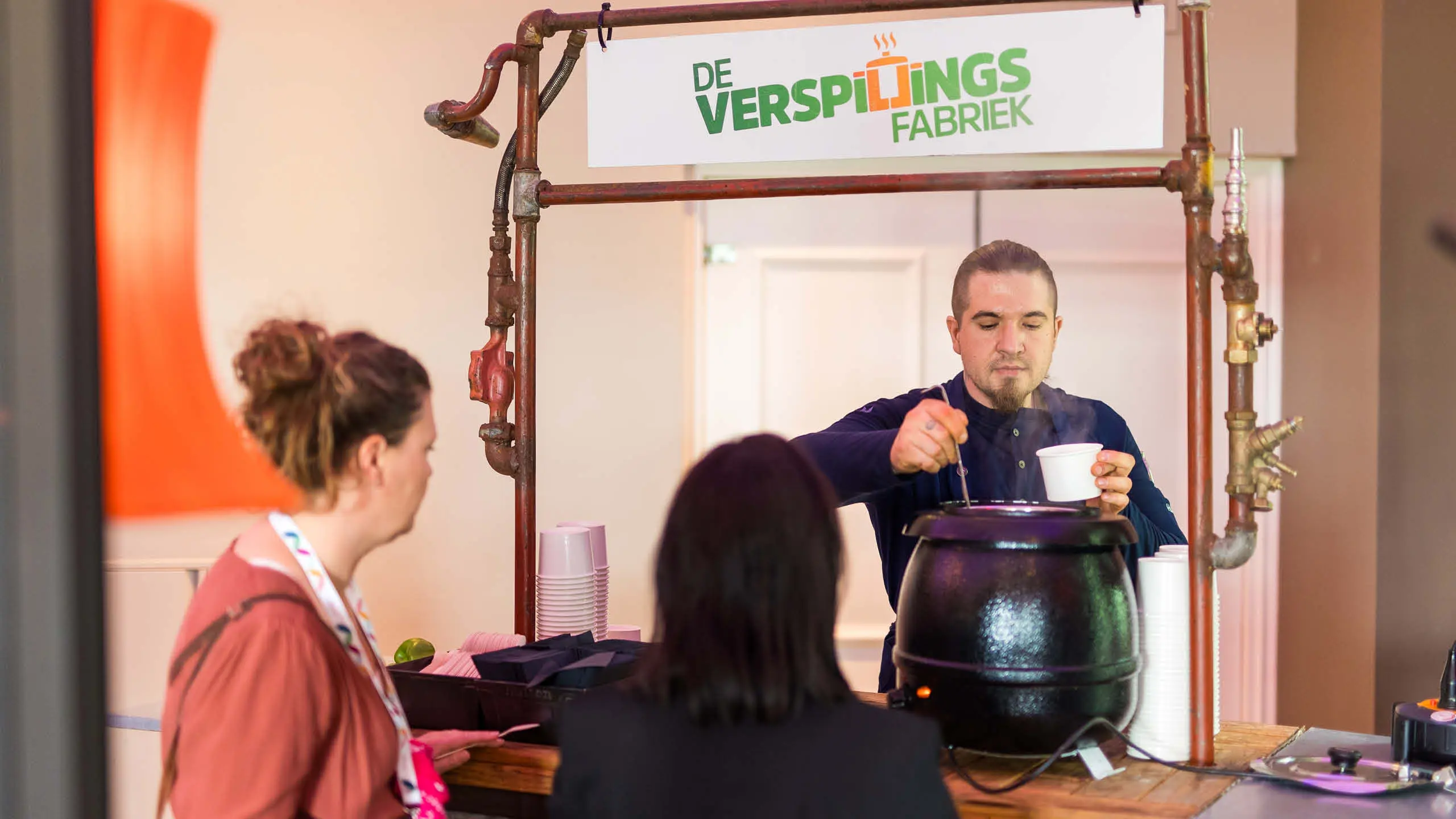De Verspillingsfabriek, Hutten, Veghel, onbeperkt talent, inpakken, productie De Verspillingsfabriek, Hutten, Veghel, onbeperkt talent, inpakken, productie