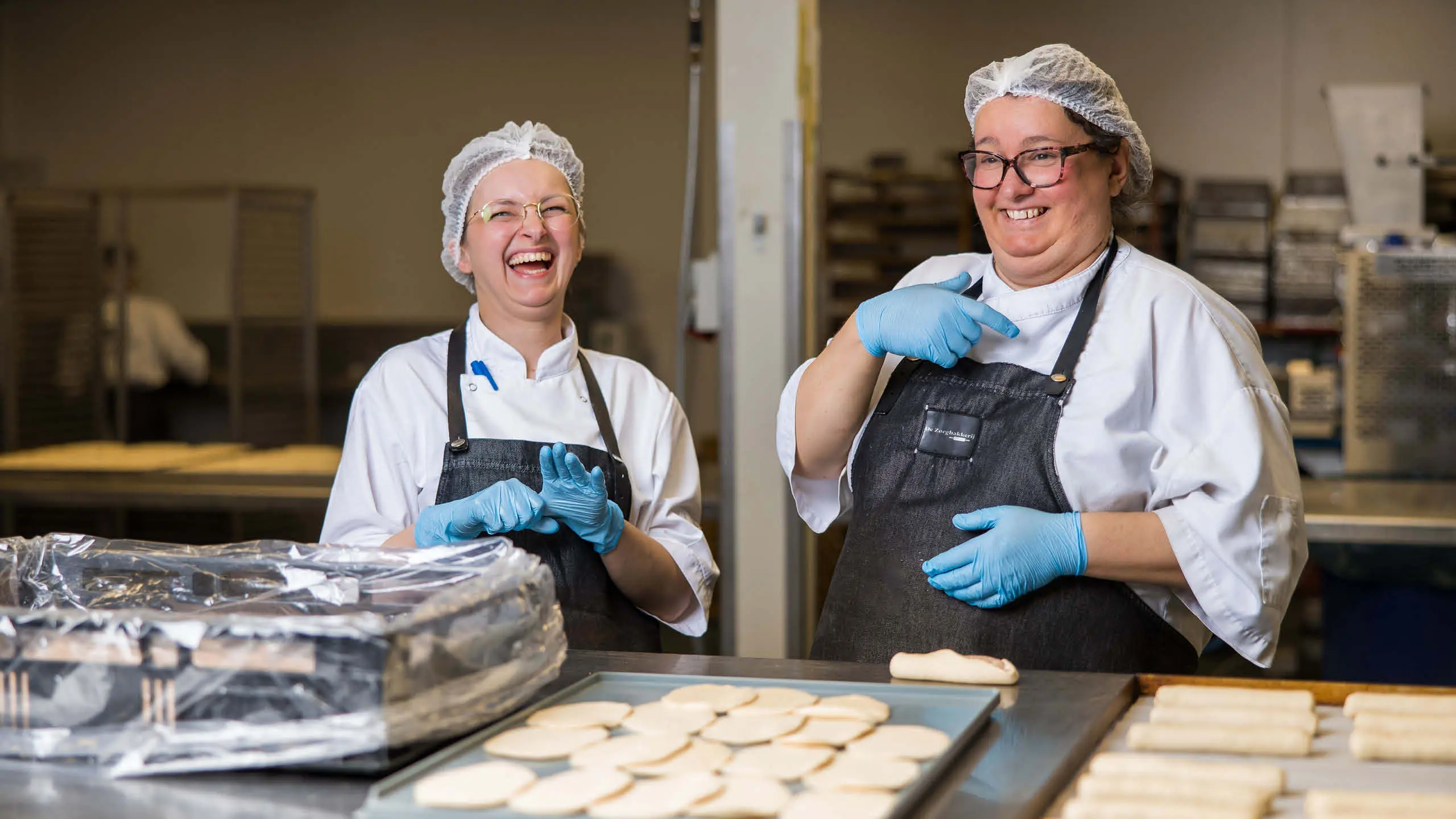 De Zorgbakkerij, doven, slechthorenden, bakker, bakkerij, Veghel De Zorgbakkerij, doven, slechthorenden, bakker, bakkerij, Veghel