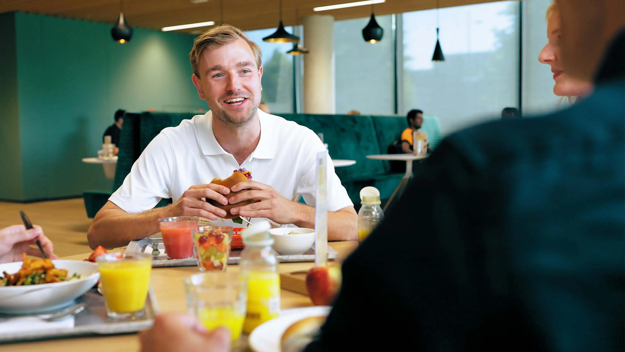 Catering Hutten, bedrijfsrestaurant, business horeca, medewerker bediening, horeca Catering Hutten, bedrijfsrestaurant, business horeca, medewerker bediening, horeca